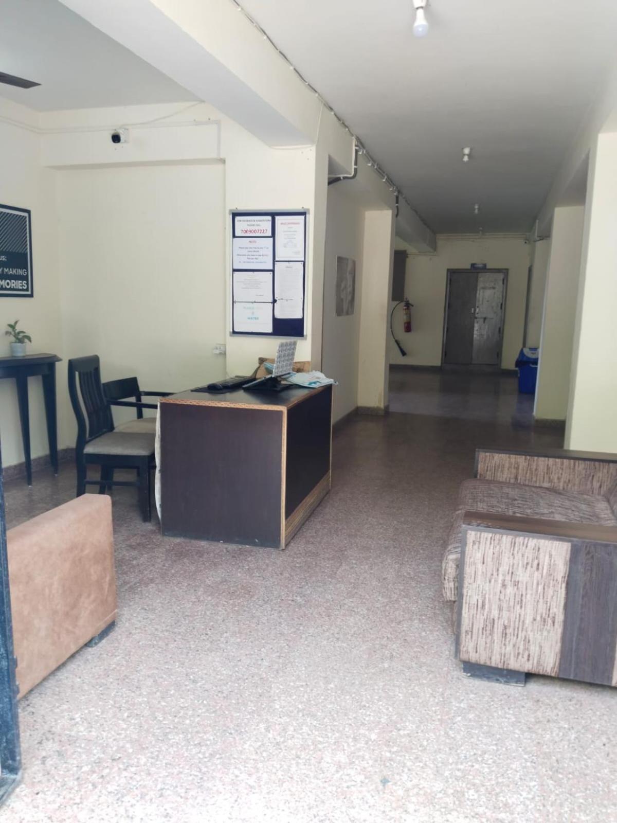 Abuzz Oxfordcaps Chanakya Hostel Solan Eksteriør billede